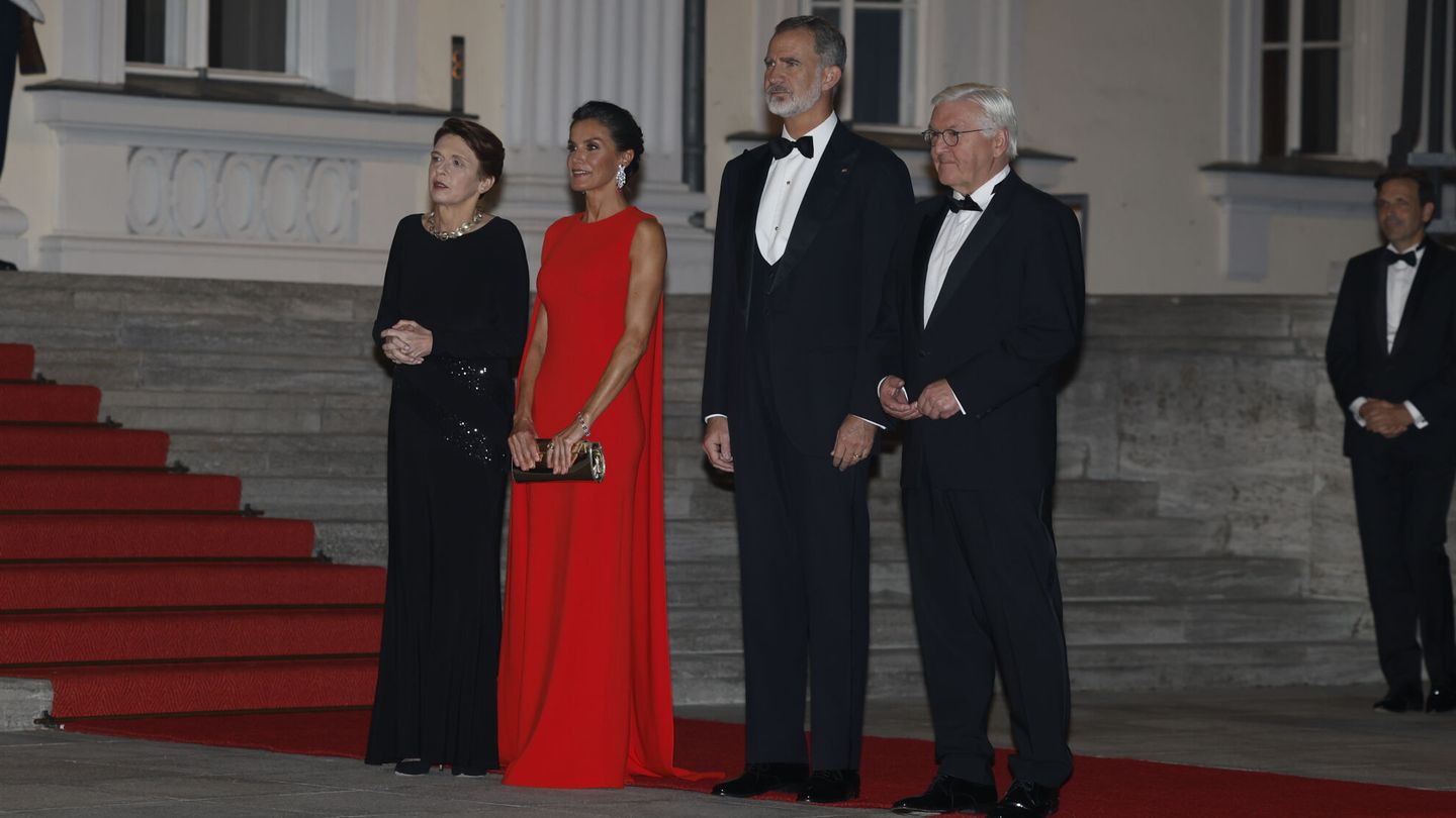 Los Reyes, junto al presidente y la primera dama. (EFE/Juanjo Martín)