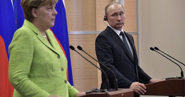 Foto: Angela Merkel y Vladimir Putin. (EFE/Alexey Nikolsky)