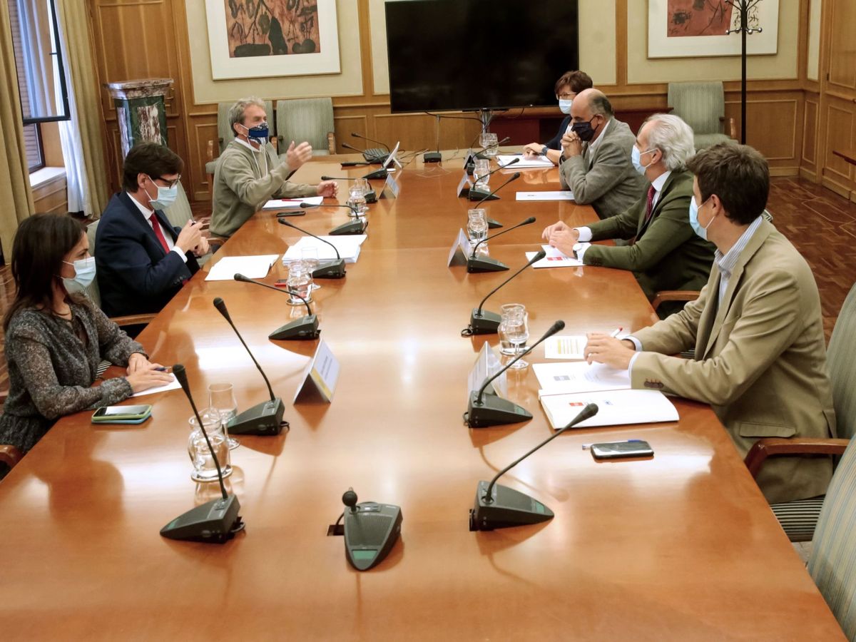 Foto: Imagen de la reunión de este lunes en La Moncloa. (EFE)