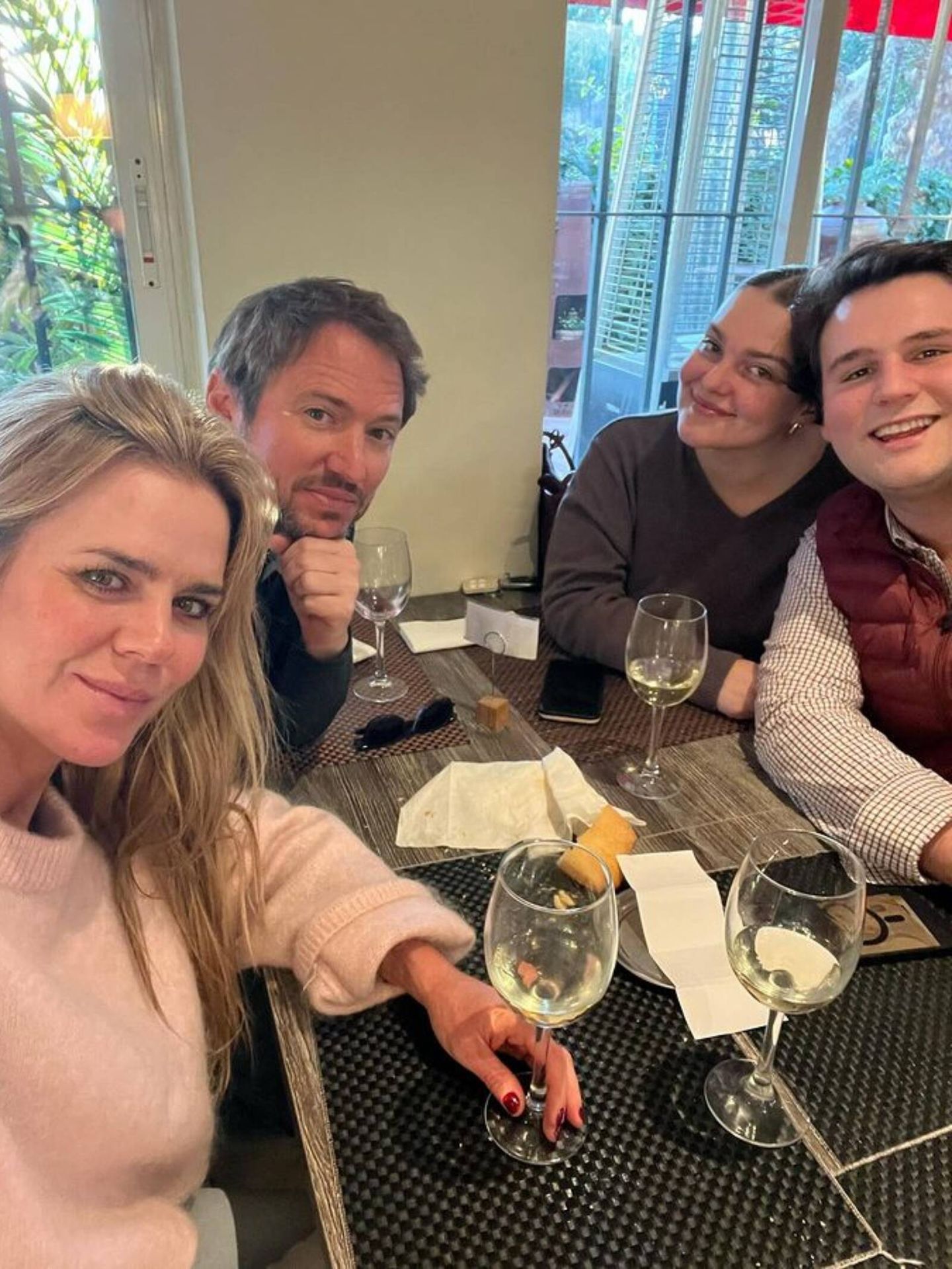 Amelia junto a su marido, su hermana Sofía y Jacobo. (Instagram/@ameliabono)