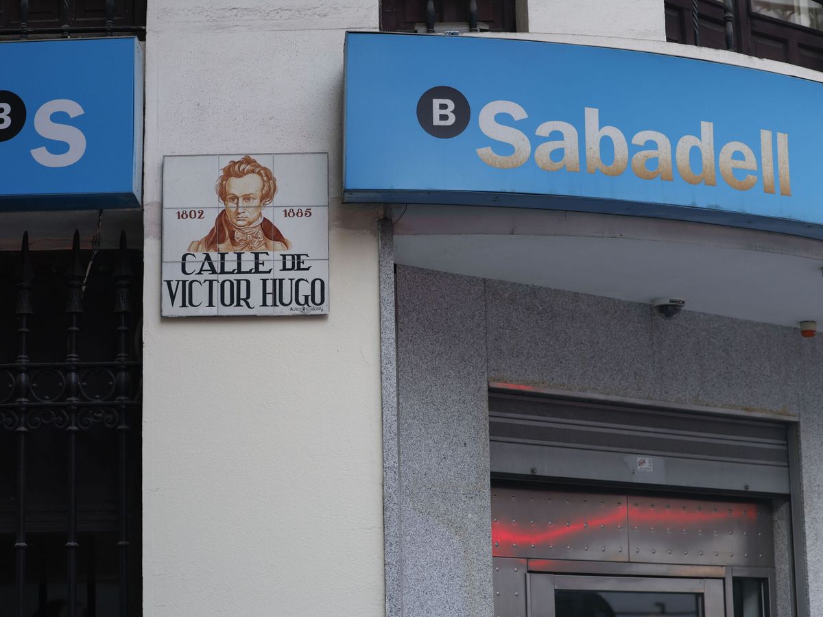 Foto: Un cajero del Banco Sabadell en Madrid. (EFE/Mariscal)