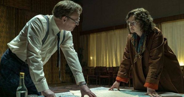 Foto: Jared Harris y Emily Watson 'Chernobyl' (HBO)