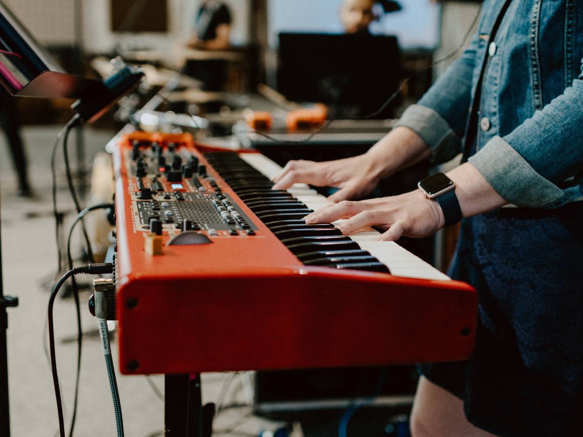 Foto: Los mejores teclados pianos eléctricos (Kelly Sikkema para Unsplash)