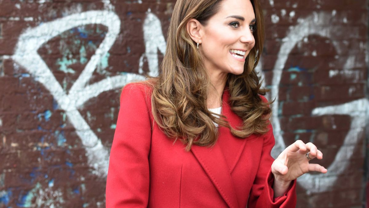 El nuevo abrigo de Kate Middleton firmado por McQueen es lo mejor que verás hoy