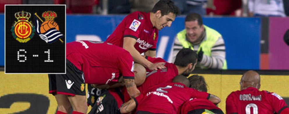 Foto: El Mallorca obra el milagro con tres goles en cinco minutos y acaba metiendo seis a la Real
