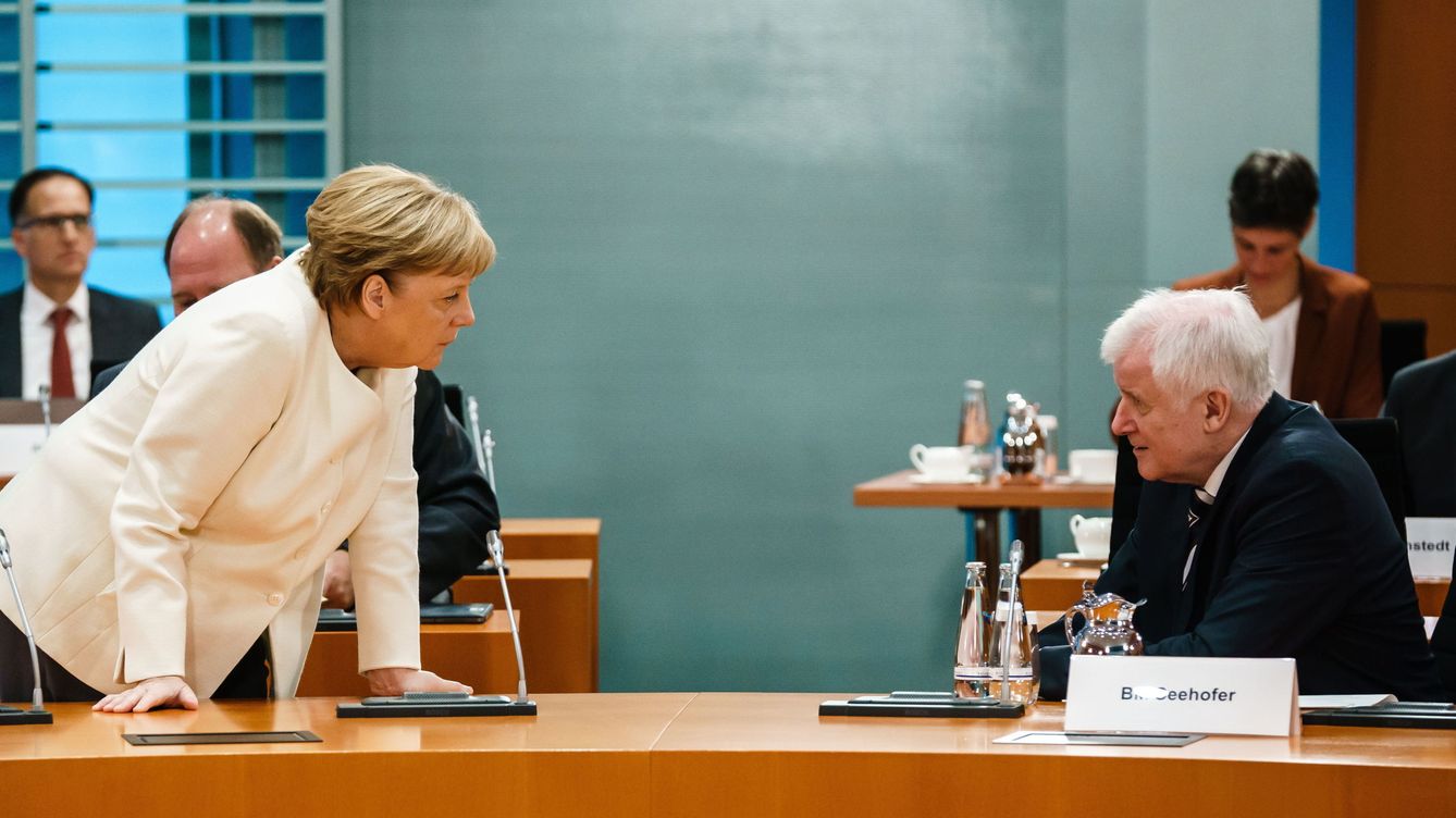 Foto: La canciller Angela Merkel y el ministo de Interior, Horst Seehofer (EFE)