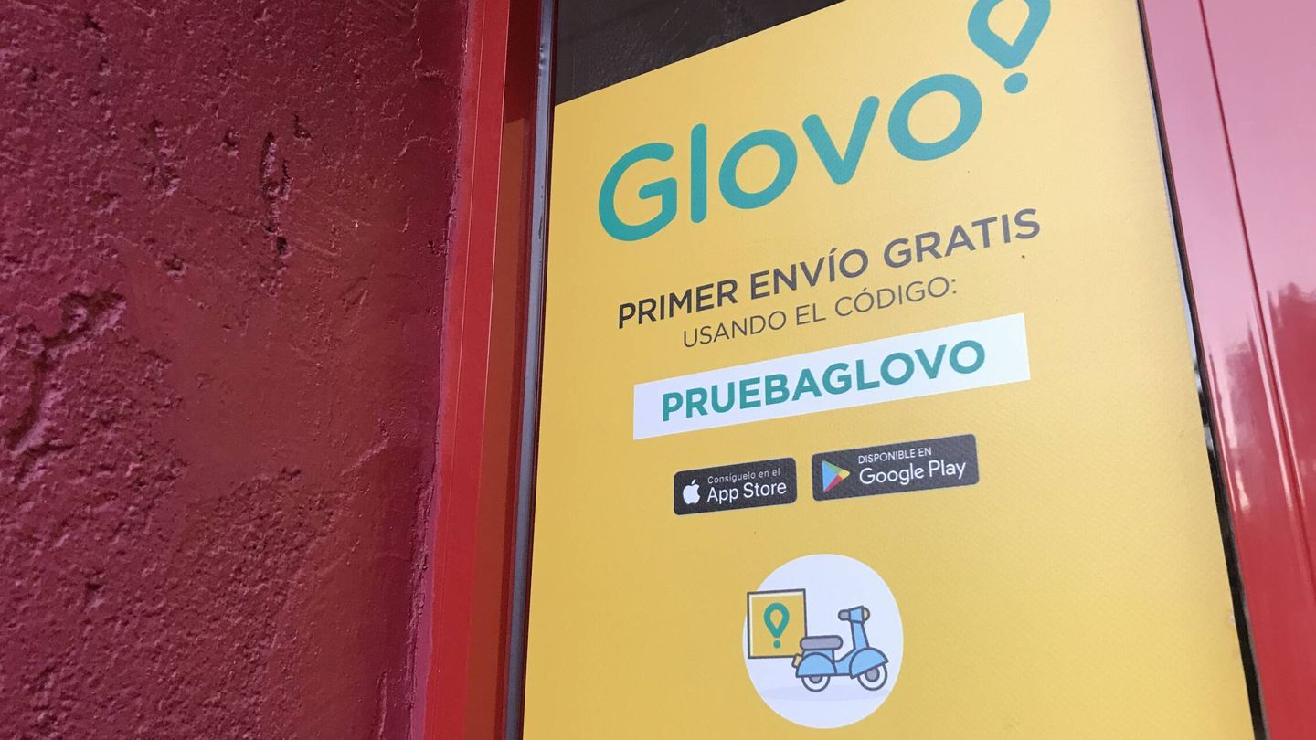 Un local promociona el 'primer envío gratis' con Glovo. (Mario Escribano)