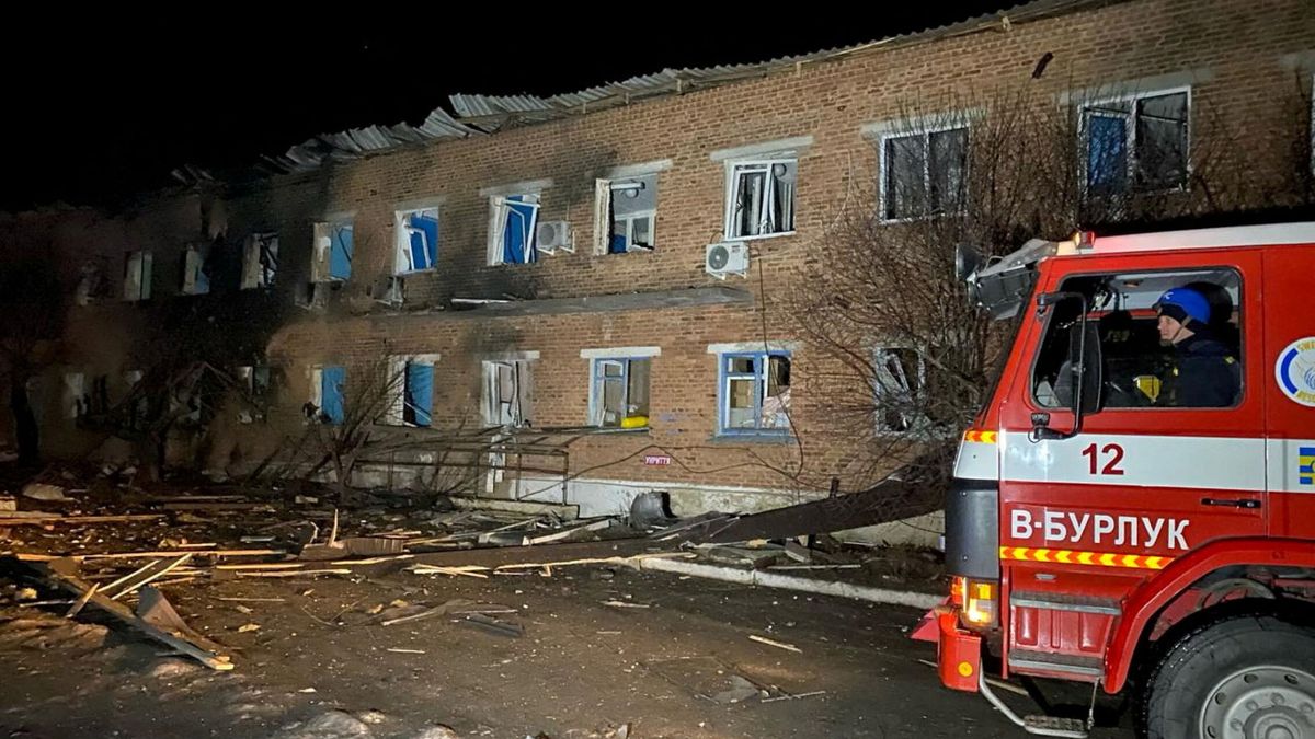 EEUU confirma que las bombas de alta precisión ya están camino del frente de Ucrania y Moscú ataca un hospital en Járkov