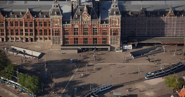 Foto: La estación central de Ámsterdam, donde se ha producido el ataque con cuchillo. (Reuters)