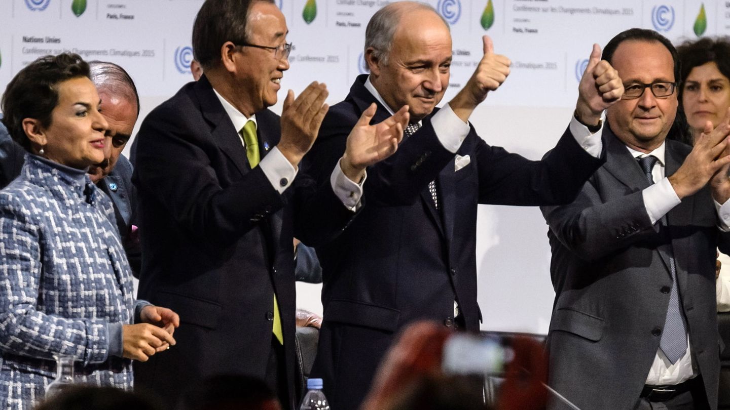 Figueres en la mesa presidencial de la Cumbre del Clima de París. (EFE)