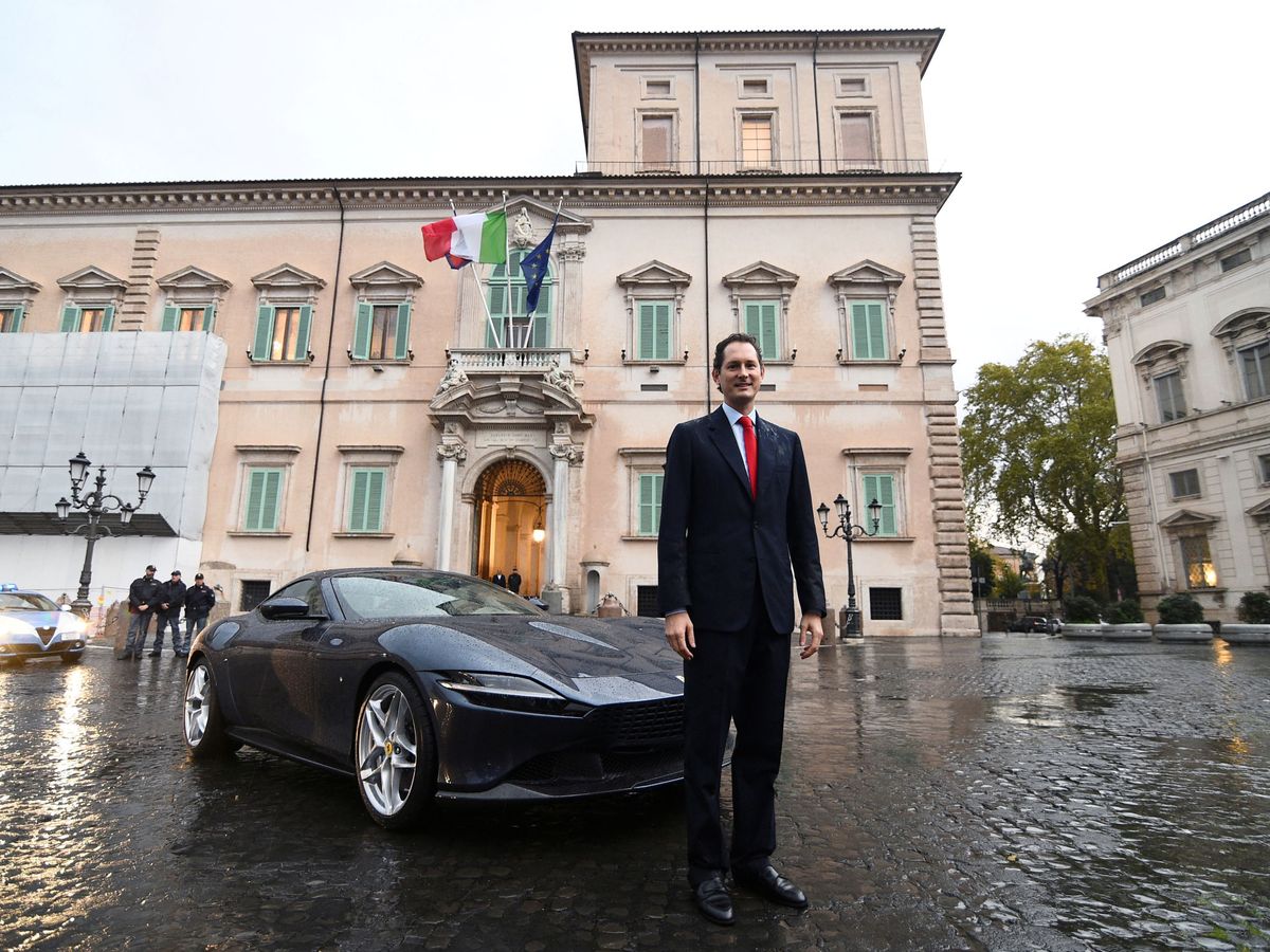 Foto: John Elkann, el actual presidente de Ferrari y responsable del Grupo Fiat Chrysler está muy cerca de los pilotos