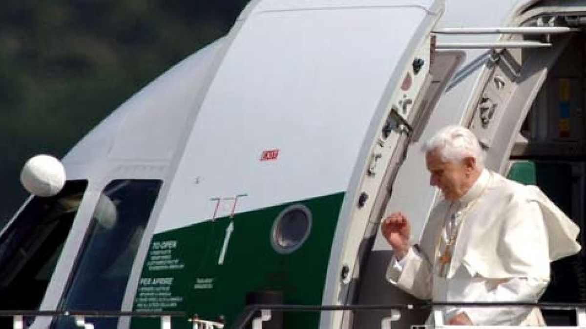 El Pontífice expresó su "inmensa alegría" por visitar su "querida patria". Ratzinger es el primer alemán elegido Papa en 500 años.
