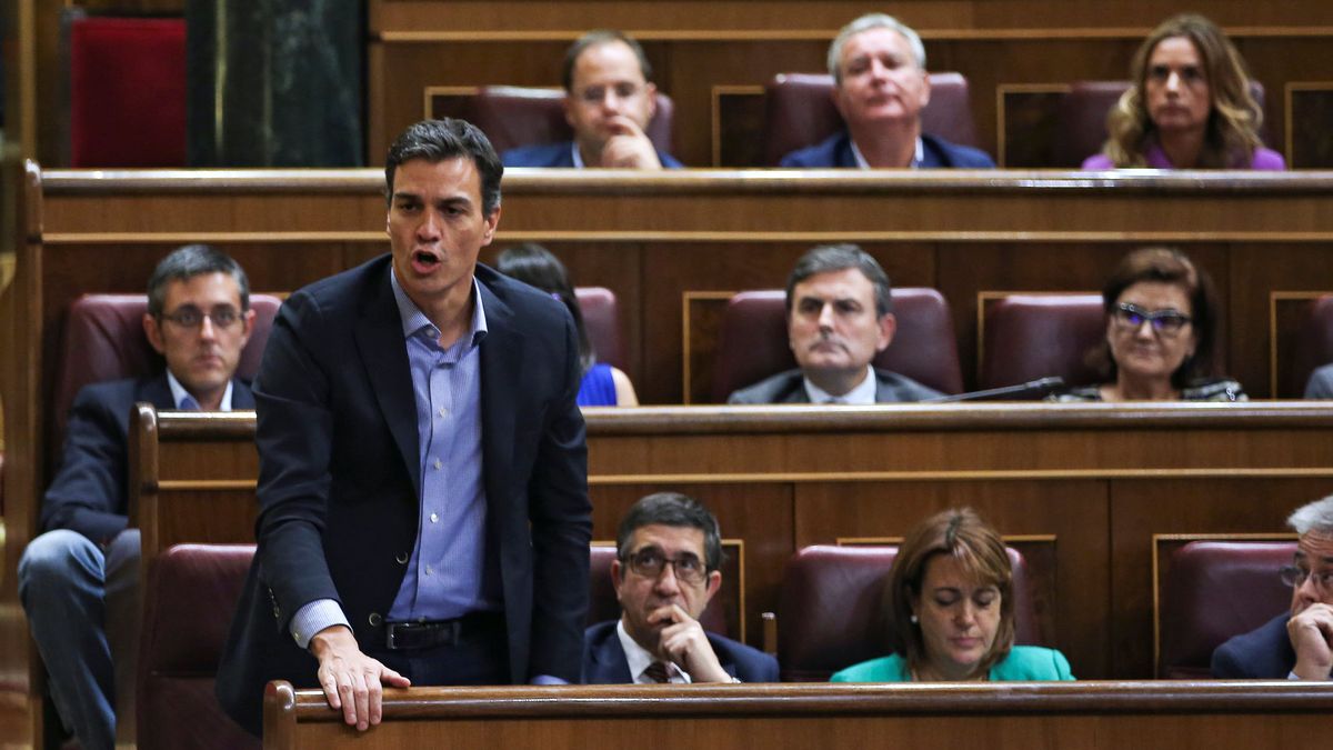 El PSOE asiste al "papelón" de Hernando y mide la capacidad de arrastre de Sánchez