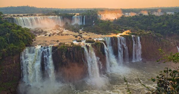 Foto: Las cataratas del Iguazú, en el Acuífero Guaraní, una de las grandes reservas de agua del mundo. (iStock)