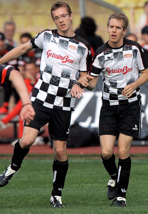 Foto: Sebastian Bourdais y Sebastian Vettel en el partido benéfico de Mónaco en 2009.