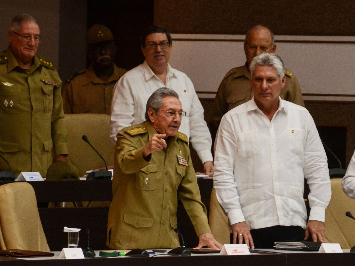 El presidente Raúl Castro y el vicepresidente primero Miguel Díaz-Canel durante una sesión extraordinaria de la Asamblea Nacional, el 1 de junio. (Reuters)