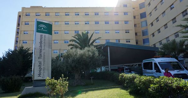 Foto: El Hospital Torrecárdenas de Almería, donde falleció Dolores (EFE/Carlos Barba)