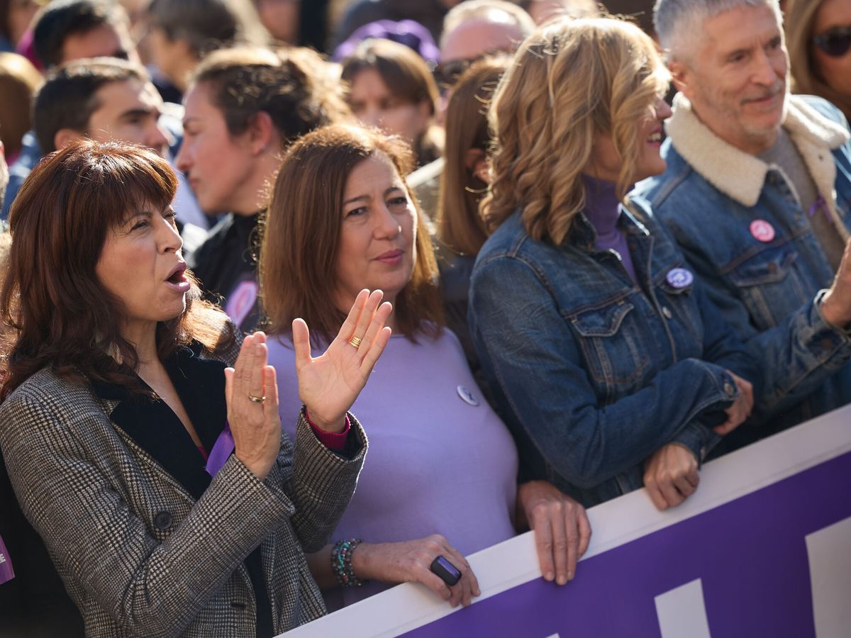 Foto: Ana Redondo, Francina Armengol, Pilar Alegría y Fernando Grande-Marlaska, en una manifestación de este 25N (Foto: Jesús Hellín/Europa Press)