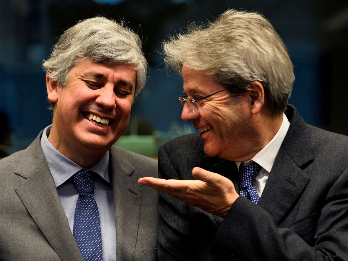 Foto: Mário Centeno, presidente del Eurogrupo, junto a Paolo Gentiloni, comisario de Economía (Reuters)