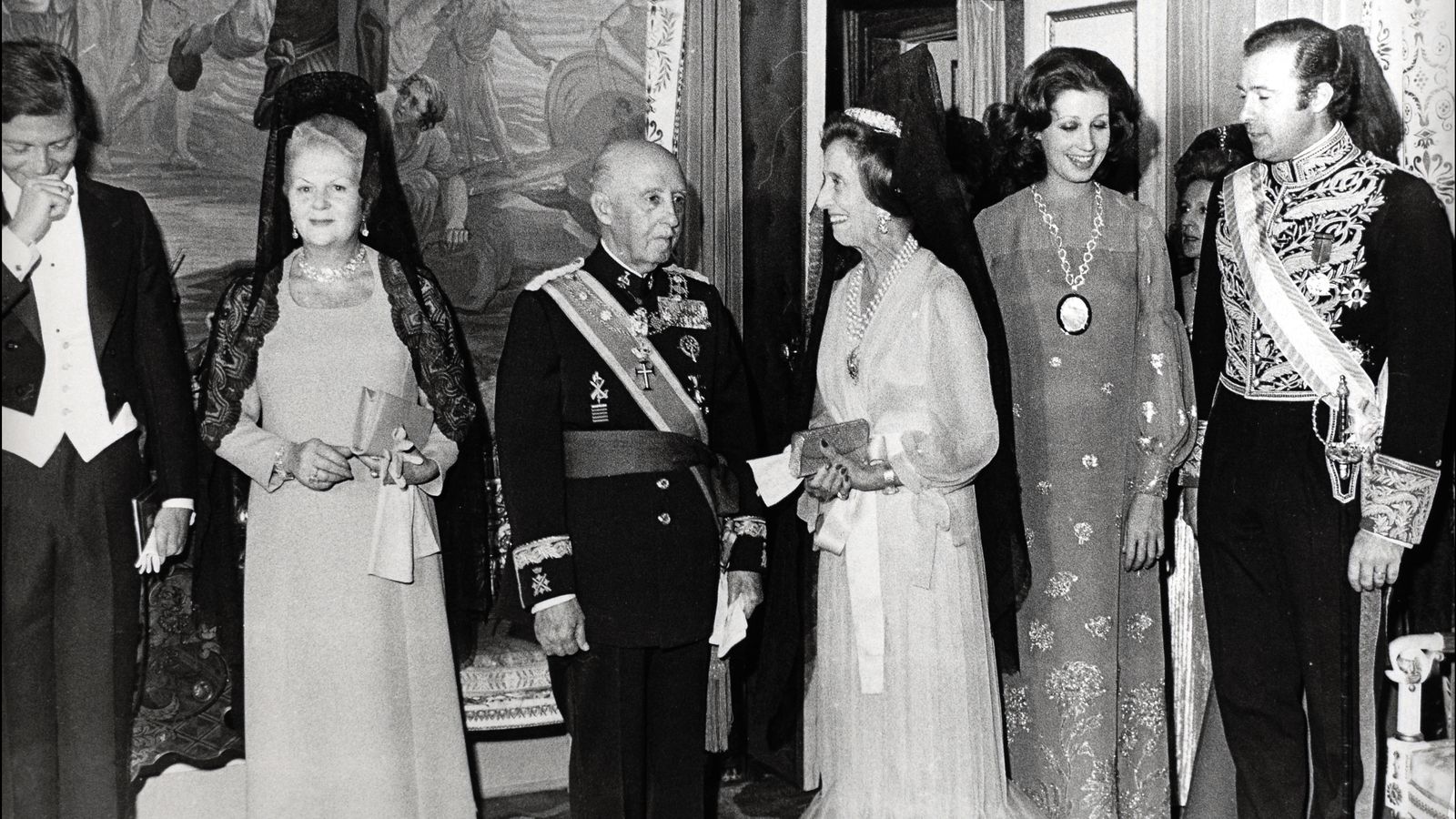 Foto: Franco, con su mujer, Carmen Martínez Bordiú y Alfonso de Borbón.