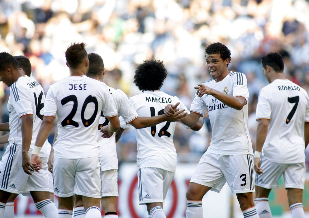 Foto: Los jugadores del Real Madrid celebran uno de los goles frente al Deportivo.