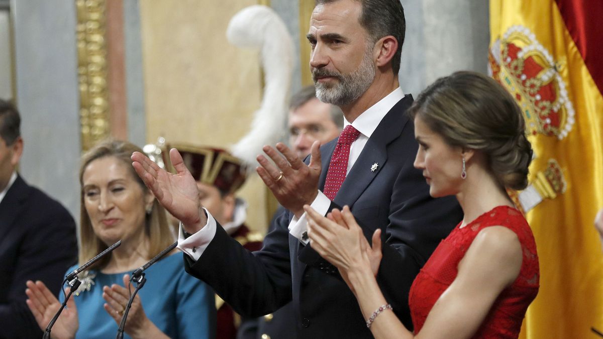El Rey avisa a Puigdemont: "Fuera de la ley solo hay negación de la libertad"