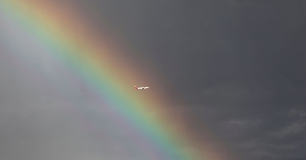 Foto: Un avión de Iberia (IAG) surca los cielos. (Reuters)