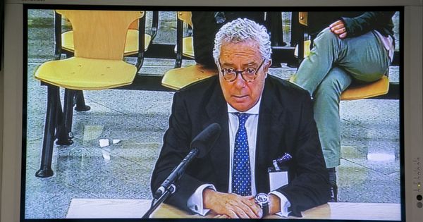 Foto: Imagen del monitor de la sala de prensa de la Audiencia Nacional del expresidente de la constructora Isolux, Luis Delso. (EFE)