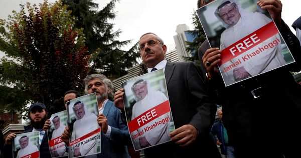 Foto: Carteles con la imagen del periodista Jamal Khashoggi. (Reuters)