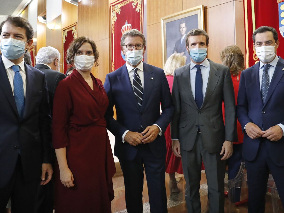 Foto: Pablo Casado, acompañado de cuatro de los presidentes autonómicos del PP. (EFE)