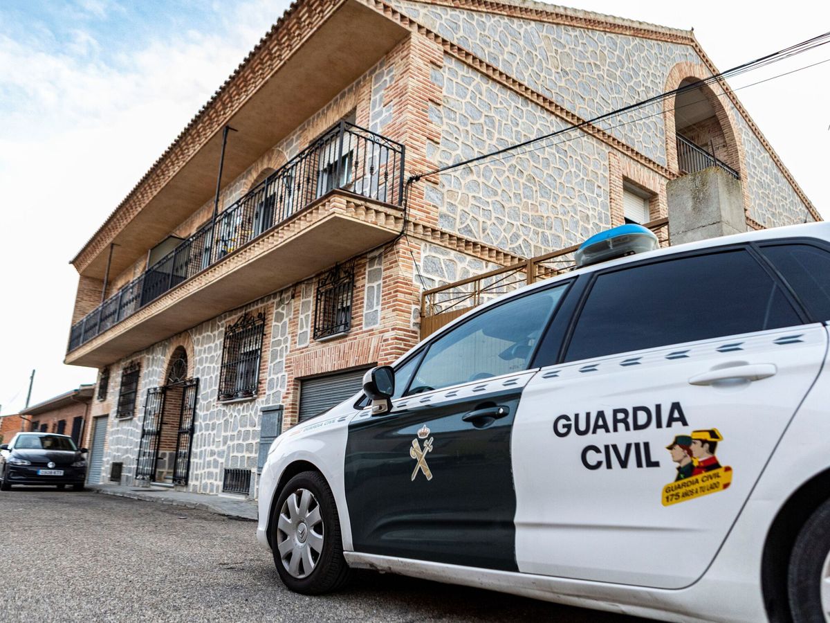 Foto: Un coche de la Guardia Civil en Toledo. (EFE/Ángeles Visdómine)