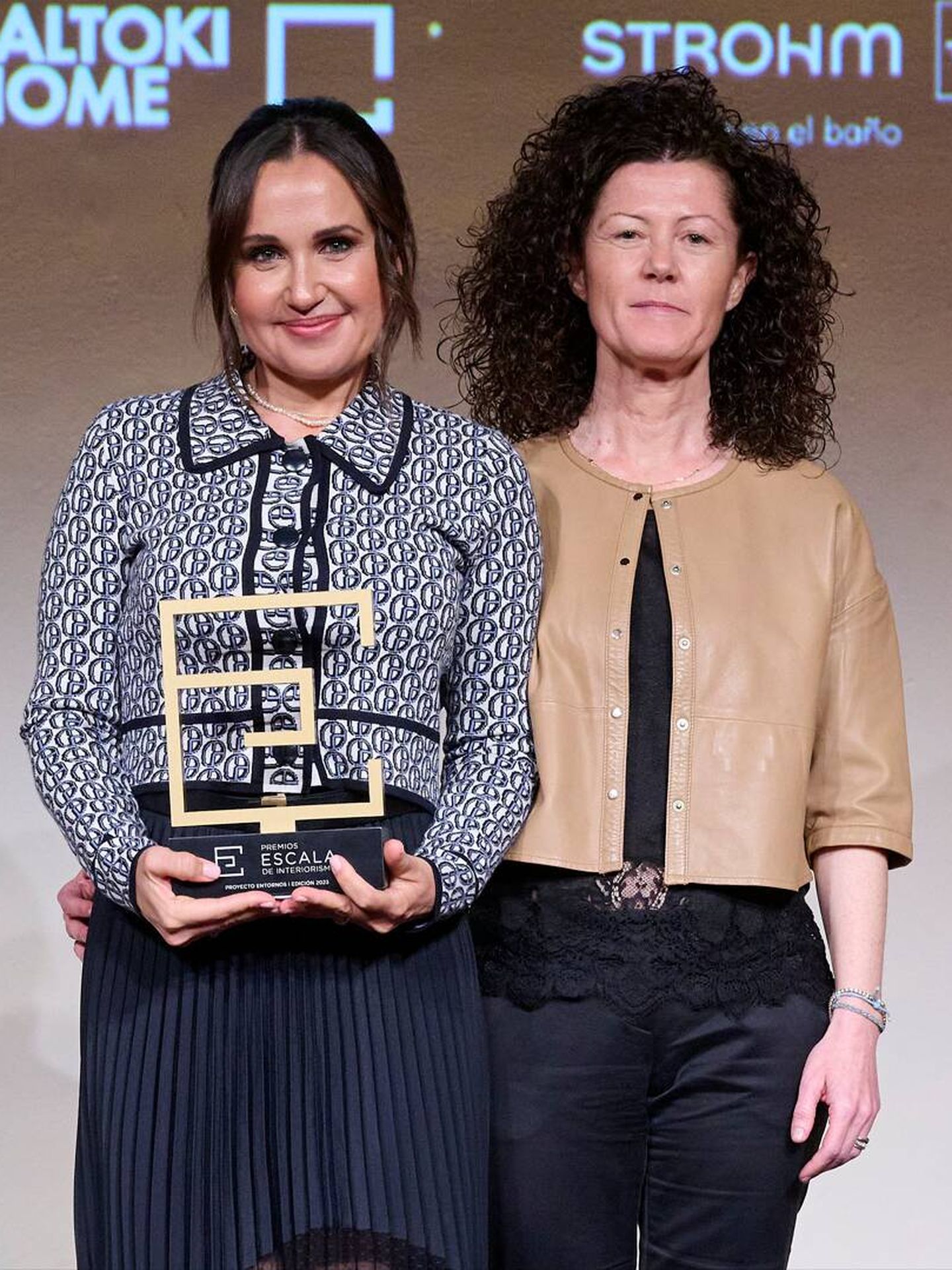 Laura Yerpes, premio Proyectos Entornos, junto a Montse Bayes. (Cortesía)