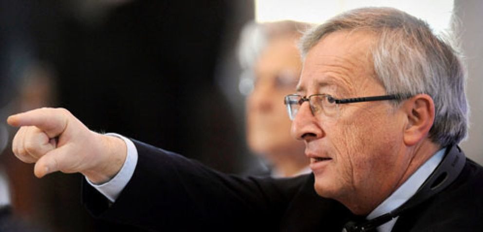 Foto: Juncker dice que la eurozona actuará coordinada con el BCE y activará el FEEF