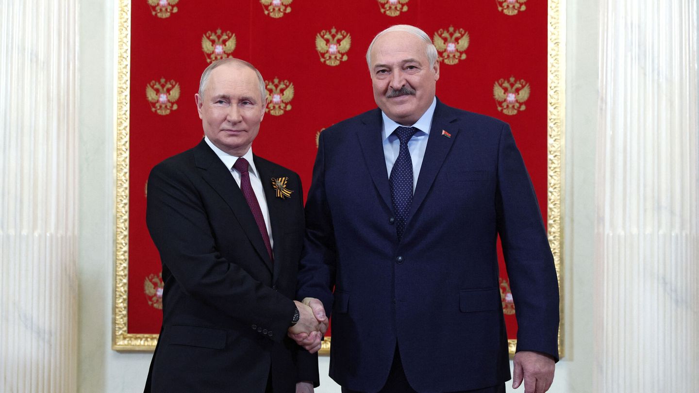 Russian President Vladimir Putin meets with Belarusian President Alexander Lukashenko before a military parade on Victory Day, which marks the 78th anniversary of the victory over Nazi Germany in World War Two, at the Kremlin in Moscow, Russia May 9, 2023. Sputnik Vladimir Smirnov Pool via REUTERS ATTENTION EDITORS - THIS IMAGE WAS PROVIDED BY A THIRD PARTY.