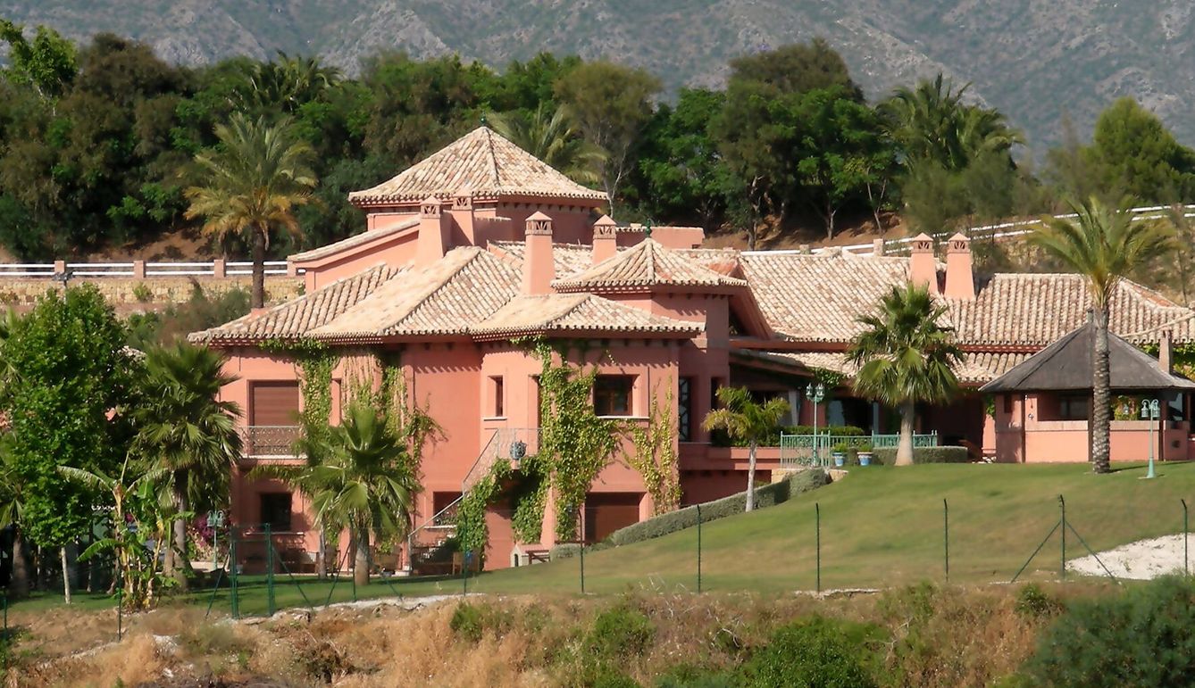 Vista exterior de la mansión, propiedad de Ángeles Muñoz. (A. de la Gama)