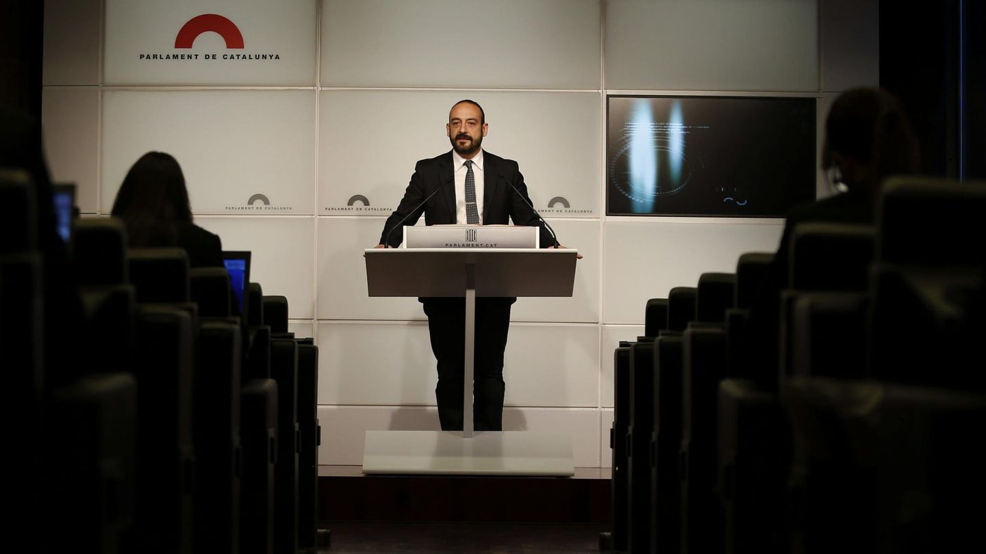 El diputado de Ciutadans (Cs), Jordi Cañas, durante la rueda de prensa en la que comunicó que se marchaba. (EFE)