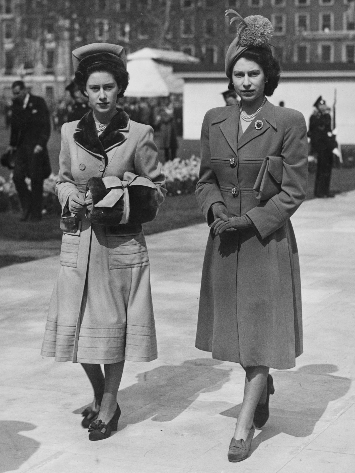  La reina Isabel II y su hermana Margarita.