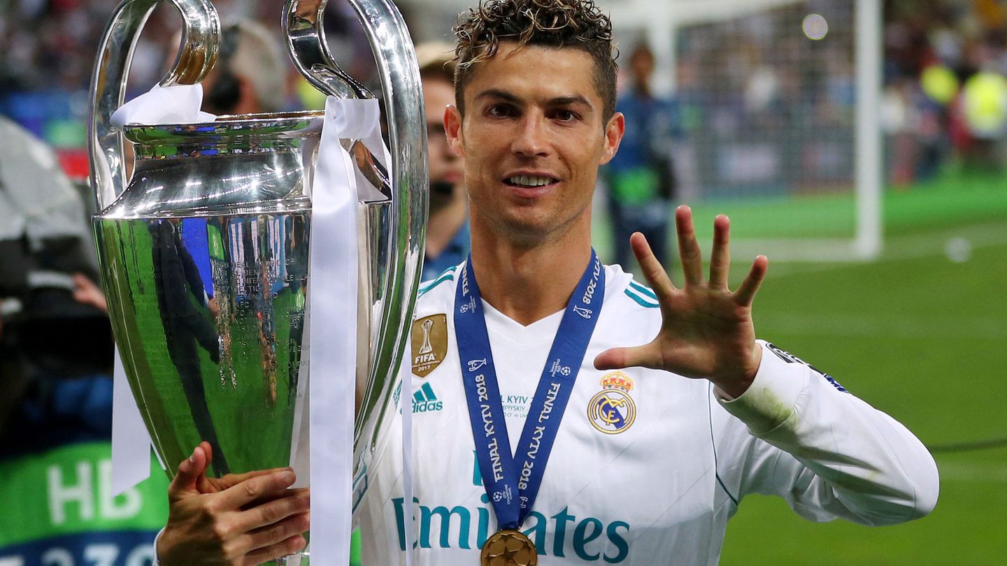 Cristiano Ronaldo con la Champions que ganó en Kiev al Liverpool. (Efe)
