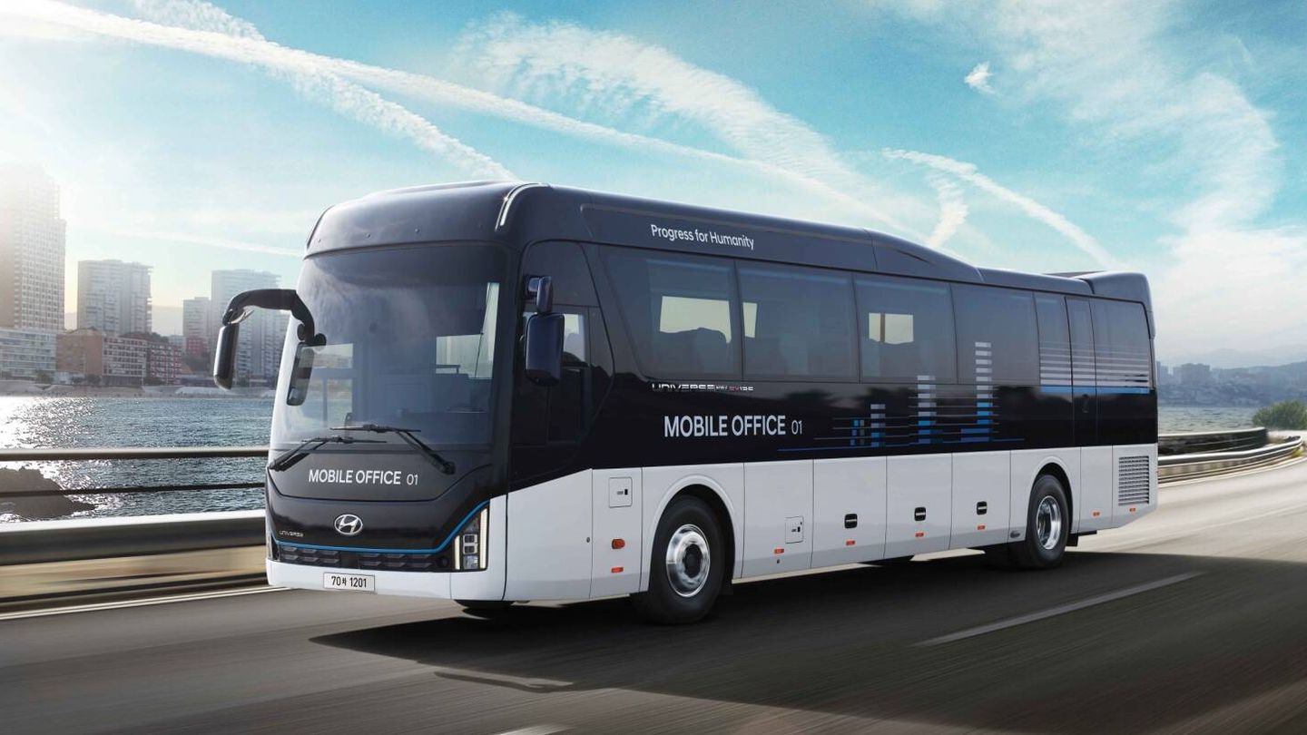 El nuevo Universe Mobile Office se basa en el autobús Universe de Hyundai.