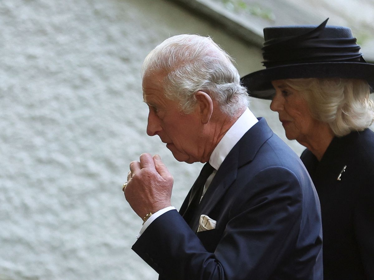Foto: El rey Carlos III y su esposa Camila. (Reuters/Carl Recine)