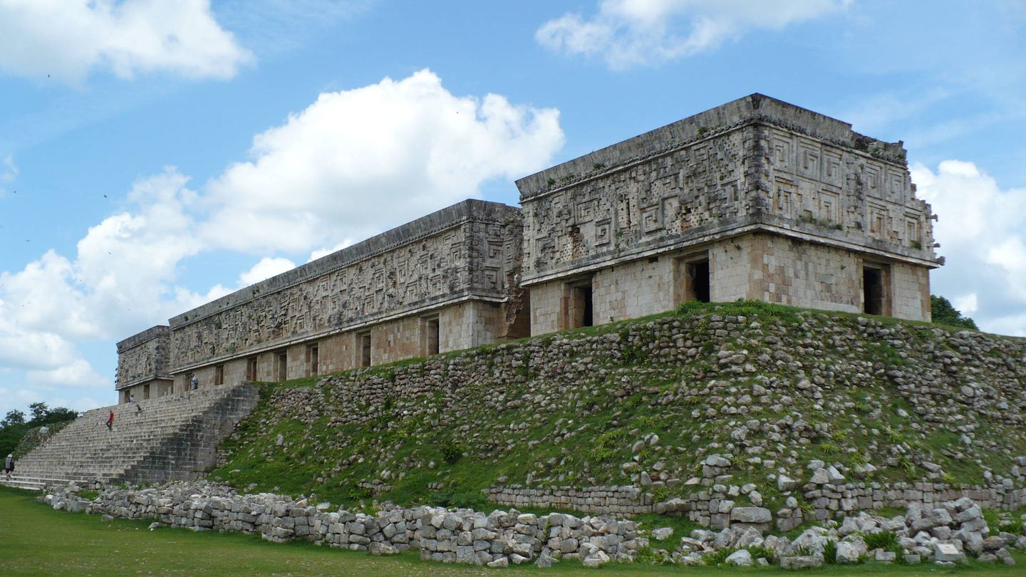 El Palacio del Gobernador, la estructura sobre el pasadizo. (Wikimedia Commons)