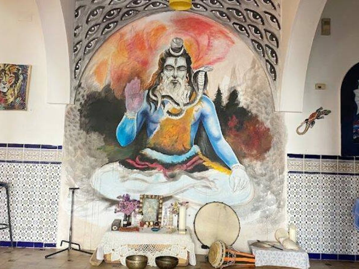 Foto: El místico mural que presidía una de las salas de meditación del centro. (EC)