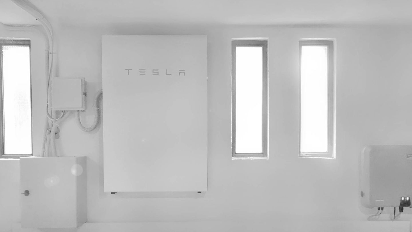 La batería de Tesla Powerwall 2 que instalará Holaluz.