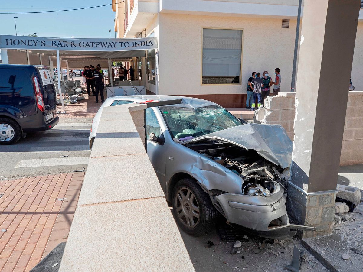 Foto: Estado en el que quedó el vehículo tras el choque. (EFE)