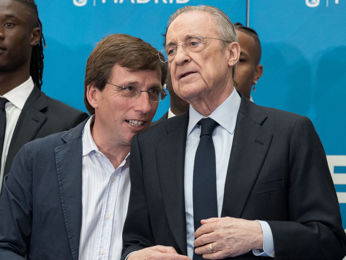 Foto: José Luis Martínez Almeida con Florentino en la recepción al Real Madrid. (Diego Radamés / Europa Press)