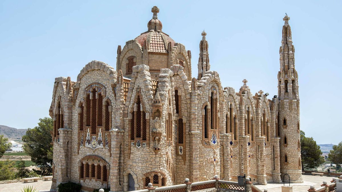 Ni la Sagrada Familia ni Casa Batlló: el edificio modernista que está fuera de Cataluña y pocos conocen a su autor 