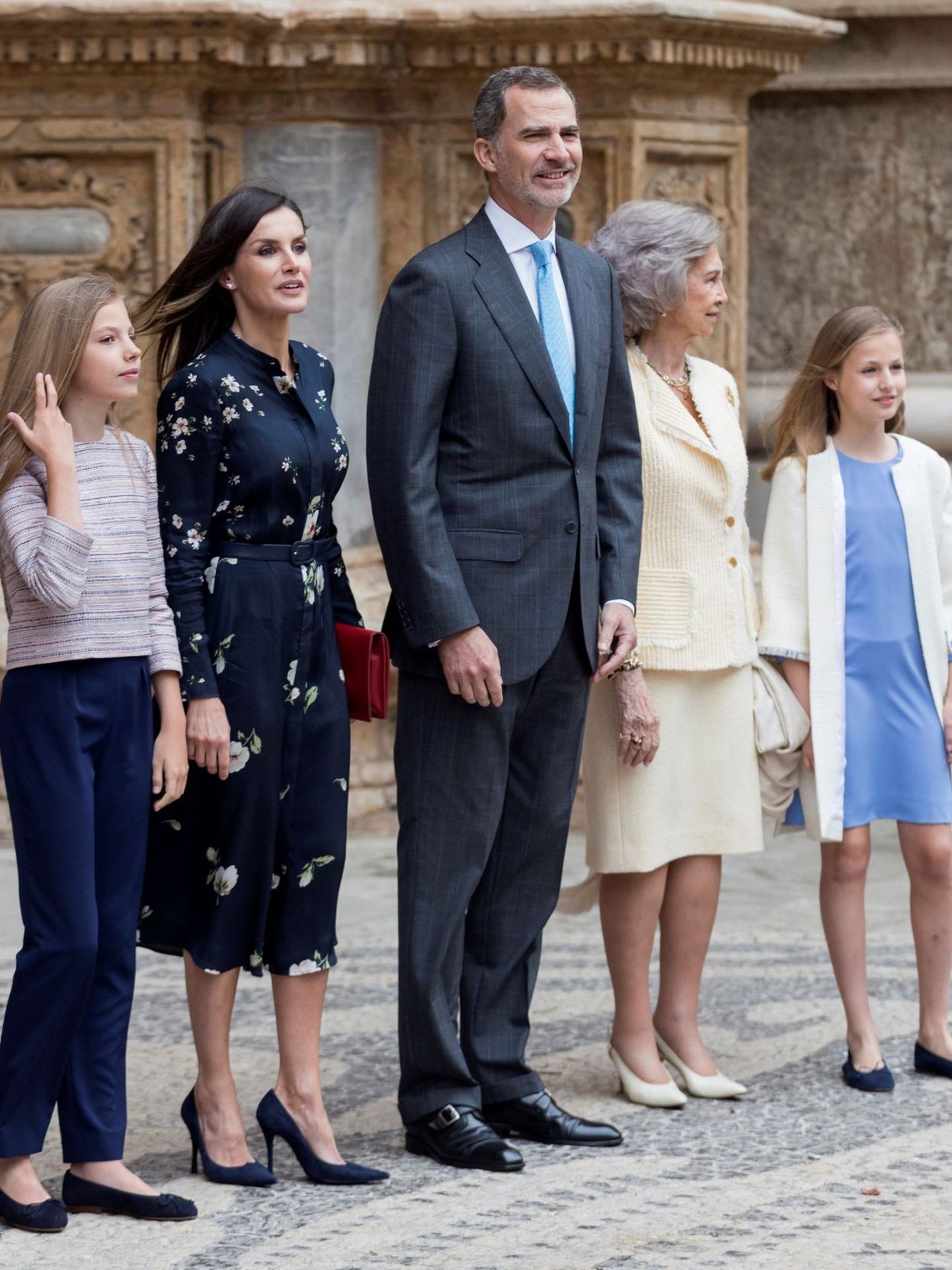 El rey Felipe VI, la reina Letizia, la reina Sofía, la Princesa de Asturias y la infanta Sofía en la catedral de Palma. (EFE)