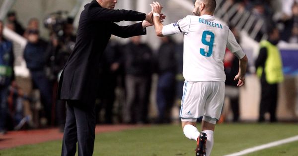 Foto: Zidane y Benzema en un partido de Champions. (Reuters) 
