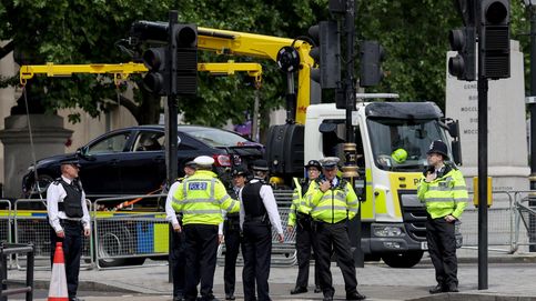 La Policía británica realiza una detonación controlada antes del desfile del jubileo