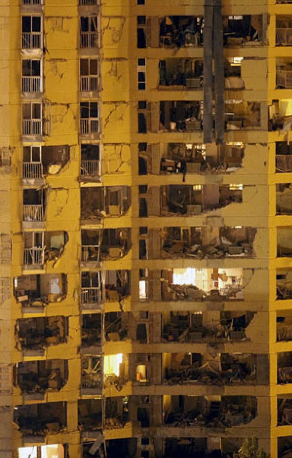 Foto: La explosión destroza fachadas y deja viviendas al aire